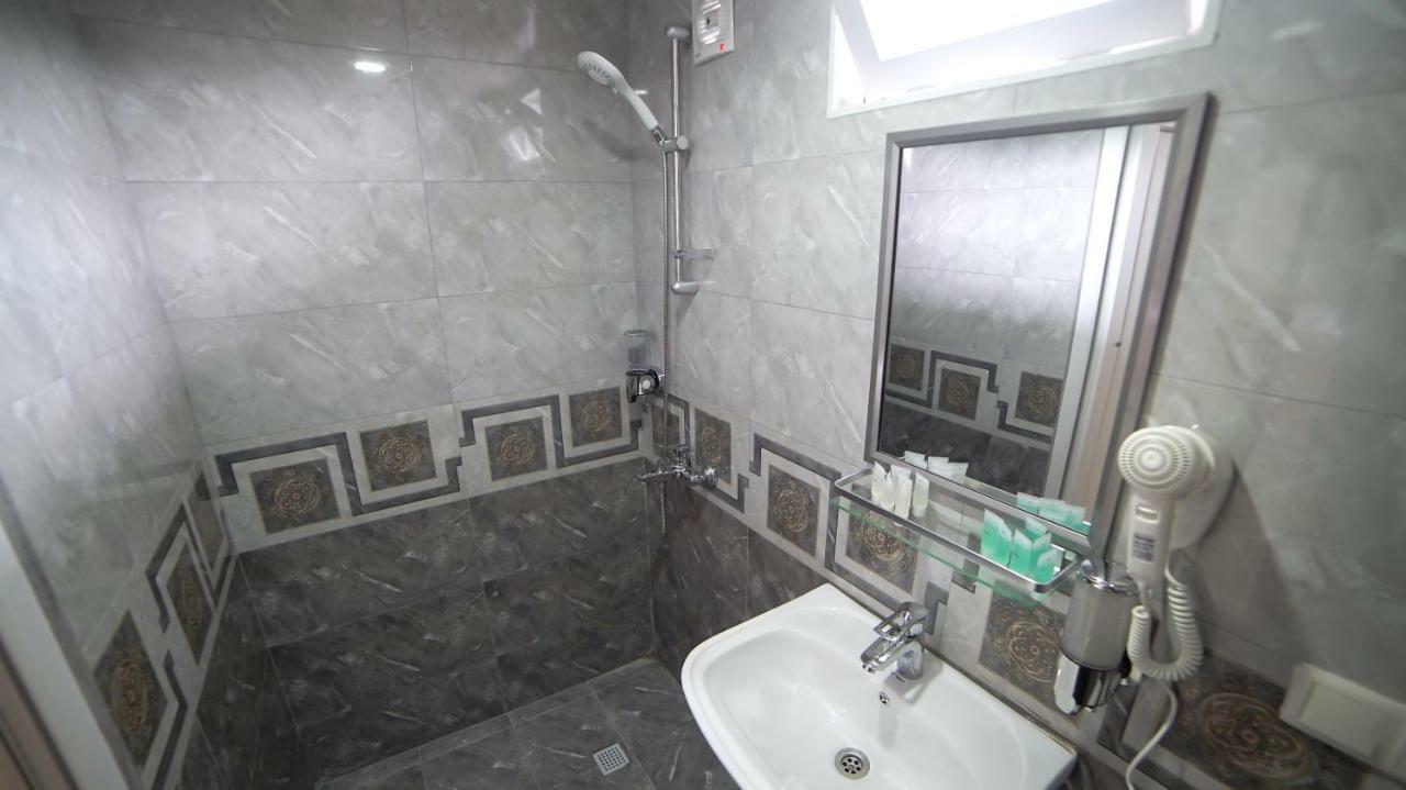 Hotel Progress Батумі Екстер'єр фото